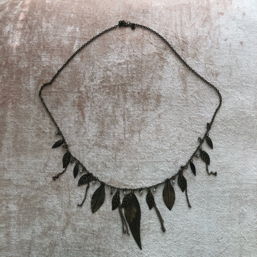 Feather bronze colored necklace